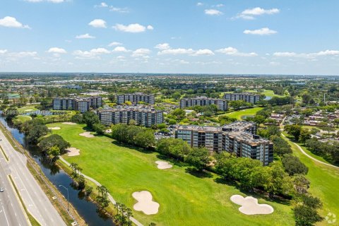 Condominio en Pembroke Pines, Florida, 2 dormitorios № 2192706