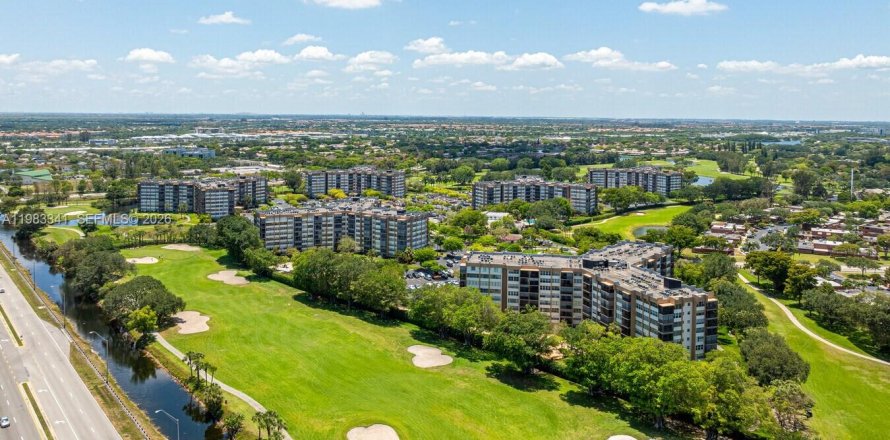 Condo in Pembroke Pines, Florida, 2 bedrooms  № 2192706