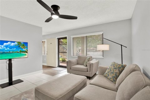 Condo in Daytona Beach, Florida, 2 bedrooms  № 2388118 - photo 3