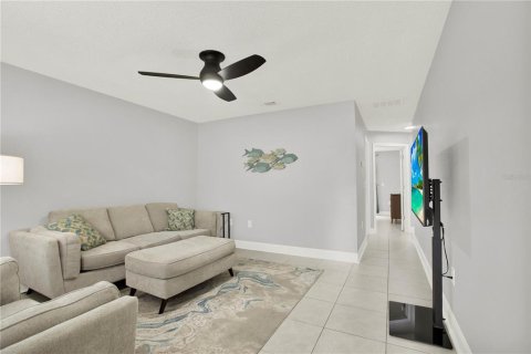 Condo in Daytona Beach, Florida, 2 bedrooms  № 2388118 - photo 4