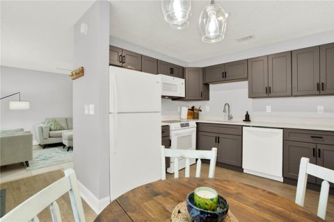 Condo in Daytona Beach, Florida, 2 bedrooms  № 2388118 - photo 7