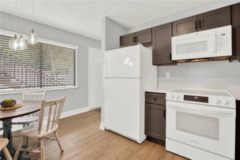 Condo in Daytona Beach, Florida, 2 bedrooms  № 2388118 - photo 8