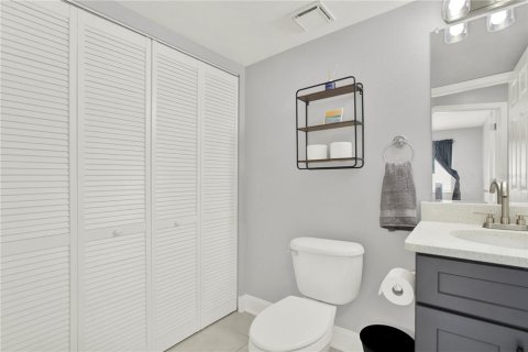 Condo in Daytona Beach, Florida, 2 bedrooms  № 2388118 - photo 12