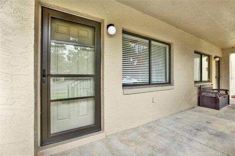 Condo in Daytona Beach, Florida, 2 bedrooms  № 2388118 - photo 2