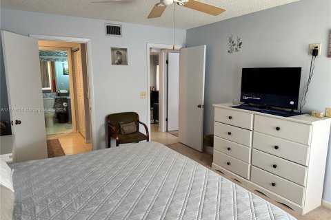 Condo in Greenacres, Florida, 2 bedrooms  № 1865293 - photo 25