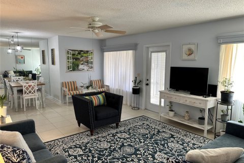 Condo in Greenacres, Florida, 2 bedrooms  № 1865293 - photo 3