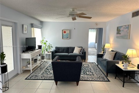 Condo in Greenacres, Florida, 2 bedrooms  № 1865293 - photo 5