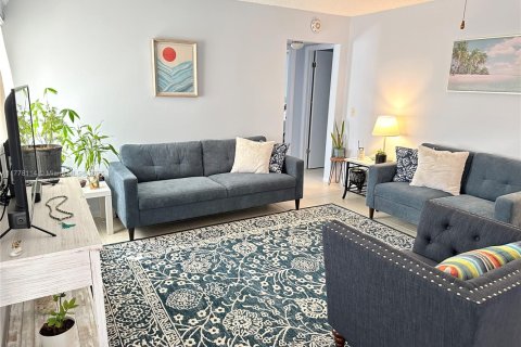 Condo in Greenacres, Florida, 2 bedrooms  № 1865293 - photo 6