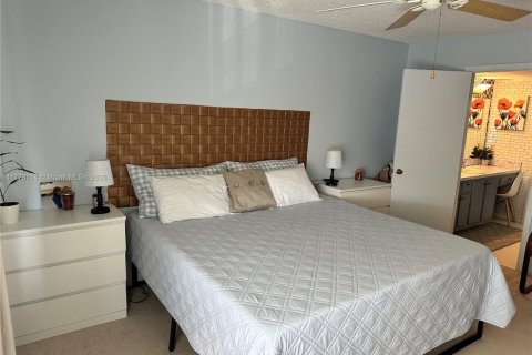 Condo in Greenacres, Florida, 2 bedrooms  № 1865293 - photo 23