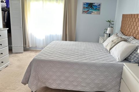 Condo in Greenacres, Florida, 2 bedrooms  № 1865293 - photo 19
