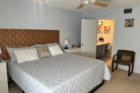 Condo in Greenacres, Florida, 2 bedrooms  № 1865293 - photo 22