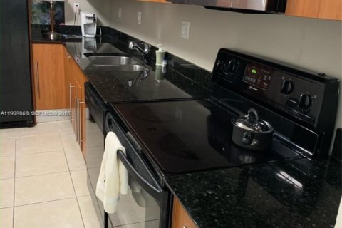 Copropriété à louer à Hollywood, Floride: 1 chambre, 75.9 m2 № 1996783 - photo 15