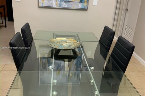 Copropriété à louer à Hollywood, Floride: 1 chambre, 75.9 m2 № 1996783 - photo 5