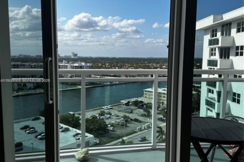 Copropriété à louer à Hollywood, Floride: 1 chambre, 75.9 m2 № 1996783 - photo 11