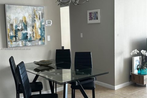 Copropriété à louer à Hollywood, Floride: 1 chambre, 75.9 m2 № 1996783 - photo 6