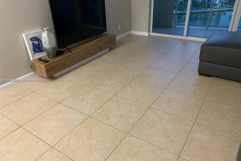 Copropriété à louer à Hollywood, Floride: 1 chambre, 75.9 m2 № 1996783 - photo 8