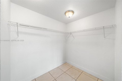 Купить виллу или дом в Лодерхилл, Флорида 5 спален, 267.28м2, № 2035927 - фото 9