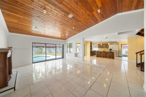 Купить виллу или дом в Лодерхилл, Флорида 5 спален, 267.28м2, № 2035927 - фото 2