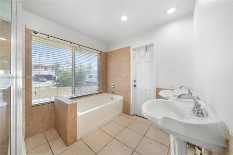 Купить виллу или дом в Лодерхилл, Флорида 5 спален, 267.28м2, № 2035927 - фото 7