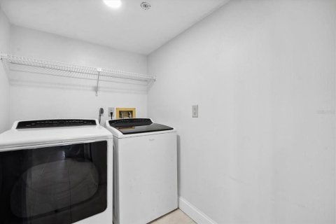 Condo in Daytona Beach, Florida, 2 bedrooms  № 1570417 - photo 24