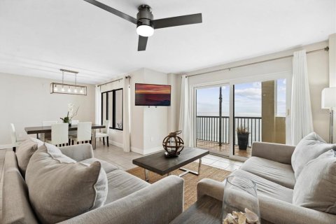 Condo in Daytona Beach, Florida, 2 bedrooms  № 1570417 - photo 13