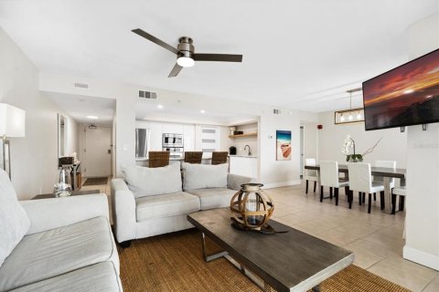 Condo in Daytona Beach, Florida, 2 bedrooms  № 1570417 - photo 15