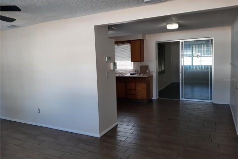 Casa en venta en New Port Richey, Florida, 2 dormitorios, 101.08 m2 № 2166525 - foto 3