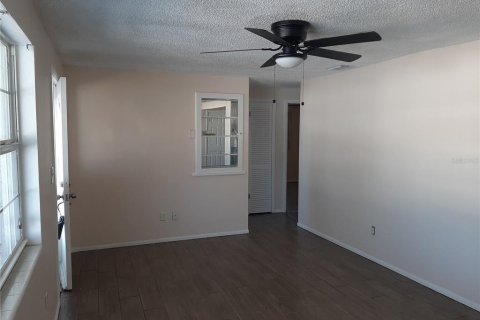 Casa en venta en New Port Richey, Florida, 2 dormitorios, 101.08 m2 № 2166525 - foto 2