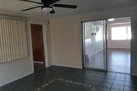 Casa en venta en New Port Richey, Florida, 2 dormitorios, 101.08 m2 № 2166525 - foto 5