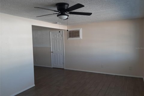 Casa en venta en New Port Richey, Florida, 2 dormitorios, 101.08 m2 № 2166525 - foto 4