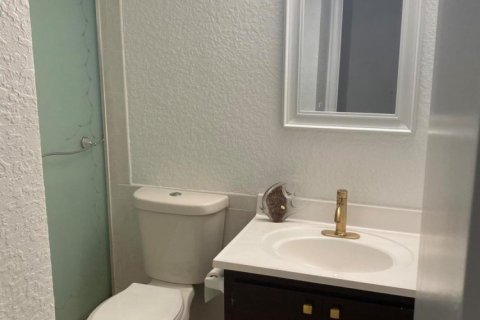 Condo in Margate, Florida, 2 bedrooms  № 1155617 - photo 1