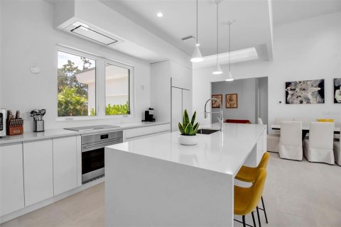 House in Sarasota, Florida 4 bedrooms, 253.72 sq.m. № 1910165 - photo 8