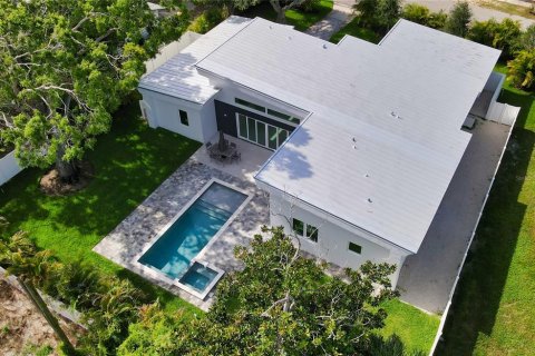 House in Sarasota, Florida 4 bedrooms, 253.72 sq.m. № 1910165 - photo 25