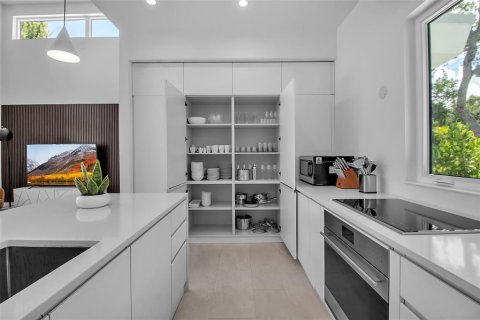 House in Sarasota, Florida 4 bedrooms, 253.72 sq.m. № 1910165 - photo 6