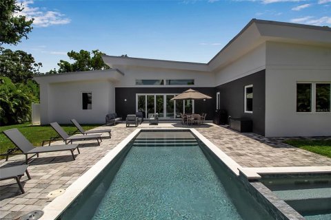 House in Sarasota, Florida 4 bedrooms, 253.72 sq.m. № 1910165 - photo 3