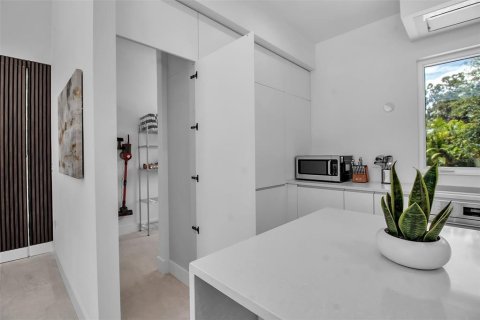 House in Sarasota, Florida 4 bedrooms, 253.72 sq.m. № 1910165 - photo 7