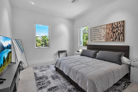 House in Sarasota, Florida 4 bedrooms, 253.72 sq.m. № 1910165 - photo 13