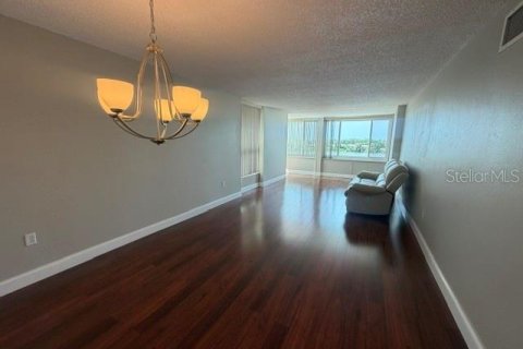 Condo in Winter Haven, Florida, 2 bedrooms № 2233647 - photo 8