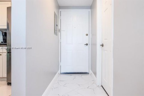 Condo in Hollywood, Florida  № 1813943 - photo 25