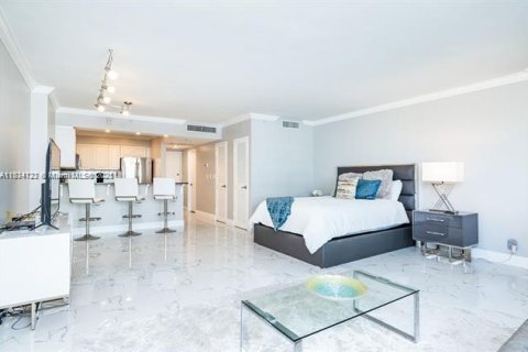 Condo in Hollywood, Florida  № 1813943 - photo 15