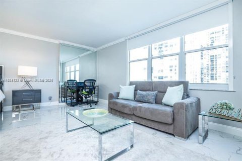Condo in Hollywood, Florida  № 1813943 - photo 14