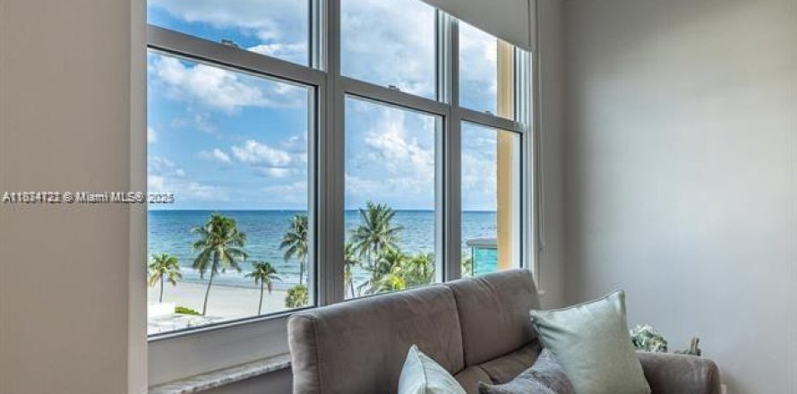 Studio in the Condo in Hollywood, Florida  № 1813943