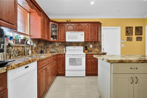 House in Coral Gables, Florida 4 bedrooms, 187.11 sq.m. № 1865595 - photo 8