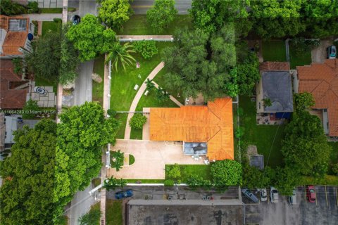 House in Coral Gables, Florida 4 bedrooms, 187.11 sq.m. № 1865595 - photo 28