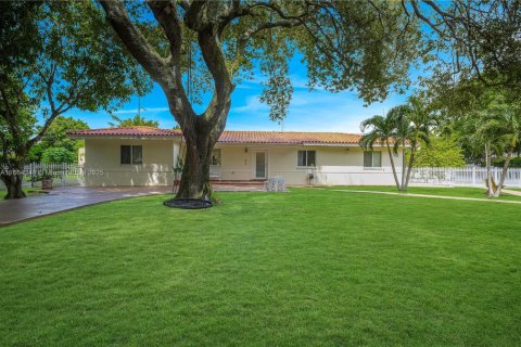 House in Coral Gables, Florida 4 bedrooms, 187.11 sq.m. № 1865595 - photo 30