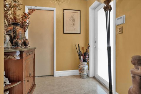 House in Coral Gables, Florida 4 bedrooms, 187.11 sq.m. № 1865595 - photo 18
