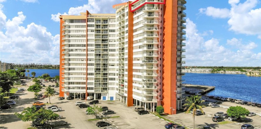 Condominio en Miami, Florida, 2 dormitorios № 2010605