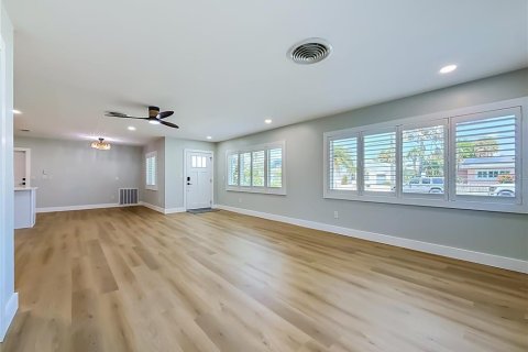 Casa en alquiler en Saint Pete Beach, Florida, 3 dormitorios, 141.58 m2 № 2277881 - foto 11