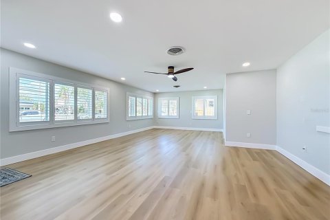 Casa en alquiler en Saint Pete Beach, Florida, 3 dormitorios, 141.58 m2 № 2277881 - foto 9