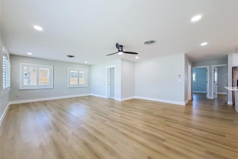Casa en alquiler en Saint Pete Beach, Florida, 3 dormitorios, 141.58 m2 № 2277881 - foto 7